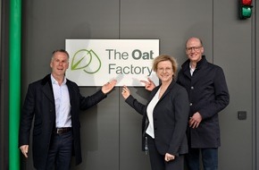 The Oat Factory GmbH: The Oat Factory setzt mit innovativen Haferprodukten neue Maßstäbe im Bereich Haferdrinks / Neue Fabrikation des Joint Ventures von frischli und Brüggen nimmt Produktion auf