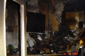 Feuerwehr Essen: FW-E: Küchenbrand im Hochhaus - 4 Personen leicht verletzt FORTSCHREIBUNG / BILD