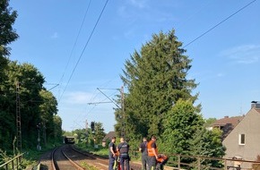 Feuerwehr Oberhausen: FW-OB: Kleinbrand im Gleisbett erfolgreich gelöscht