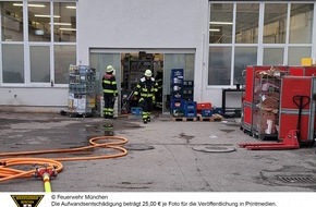 Feuerwehr München: FW-M: Akkuschrank in Brand (Neuhausen)