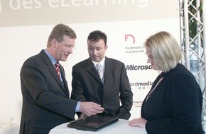 Microsoft Deutschland GmbH: Niedersächsischer "Tag des eLearning" auf der CeBIT 2003 stieß auf großes Interesse - Veranstalter waren die Landesregierung Niedersachsen und Microsoft Deutschland