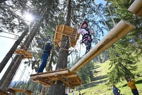 Bad Hindelang eröffnet neuen Waldseilgarten feierlich - Freizeitanlage stärkt Ganzjahresangebot und bereichert naturnahen Tourismus