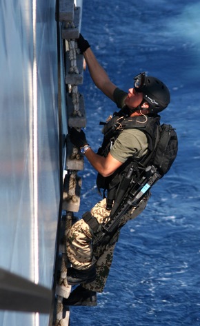 Deutsche Marine - Bilder der Woche: Fotobeispiele von Marinesoldaten im Einsatz unter anderem zum Boarding