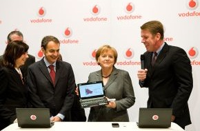 Vodafone GmbH: CeBIT 2010: Bundeskanzlerin Angela Merkel zu Besuch bei Vodafone