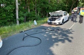 Freiwillige Feuerwehr Samtgemeinde Fredenbeck: FFW Fredenbeck: Schwerer Verkehrsunfall mit 4 verletzten Personen / Eine Person in Fahrzeug eingeklemmt.