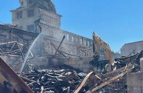 Feuerwehr Dresden: FW Dresden: erneute Rauchentwicklung an der Brandstelle