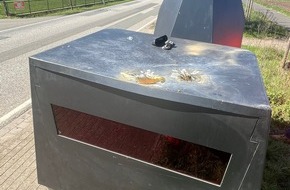 Polizeipr&auml;sidium Rostock: POL-HRO: Blitzeranh&auml;nger in Dreil&uuml;tzow besch&auml;digt