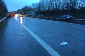 Polizeidirektion Landau: POL-PDLD: Lingenfeld - Container wird bei Unfall auf der B9 über die Fahrbahn geschleudert