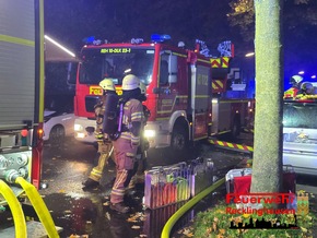 FW-RE: Kellerbrand im Mehrfamilienhaus mit 2 schwer verletzten Person - Feuerwehr und Rettungsdienst im Großeinsatz