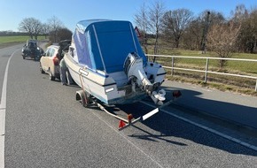 Landeswasserschutzpolizeiamt Mecklenburg-Vorpommern: LWSPA M-V: Verkehrsunfall beim Bootstransport - Die Wasserschutzpolizei warnt zu Saisonbeginn