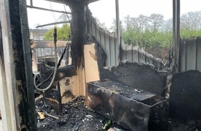 Feuerwehr Dinslaken: FW Dinslaken: Zwei Brände am 1. Weihnachtstag