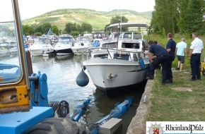 Polizeipräsidium Einsatz, Logistik und Technik: WSPA-RP: Sportbootunfall - Motoryacht drohte nach Grundberührung zu sinken