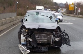 Polizei Minden-Lübbecke: POL-MI: Autofahrerin wird bei Kollision verletzt