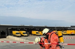 Kreisfeuerwehr Rotenburg (W&uuml;mme): FW-ROW: Gefahrguteinsatz im Postverteilzentrum Zeven