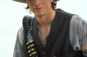 Kabel Eins: "Wie ein aufgezogenes Duracell-Häschen" - Ashton Kutcher in "Texas Rangers" am 23. Juni 2009 in Deutscher Erstausstrahlung bei kabel eins