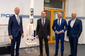 OHB SE: MT Aerospace Vorstandsvorsitzender Steininger blickt nach Amazon-Großauftrag zuversichtlich in die Zukunft: "Staatsminister Aiwanger besucht uns genau zum richtigen Zeitpunkt"