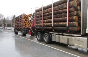 Kreispolizeibehörde Märkischer Kreis: POL-MK: Holztransporter um 7 Tonnen überladen