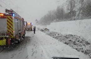 Feuerwehr Gelsenkirchen: FW-GE: Wintereinbruch mit starkem Schneefall in Gelsenkirchen. Bis zum Nachmittag Einsätze der Feuerwehr überwiegend im Bereich des Rettungsdienstes.