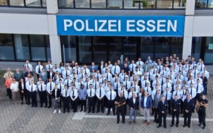 Polizei Essen: POL-E: Essen/Mülheim an der Ruhr: Polizeipräsidium Essen freut sich über 147 neue Kolleginnen und Kollegen sowie tierische Verstärkung