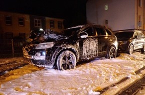 Polizei Duisburg: POL-DU: Wanheimerort: Polizei sucht wichtige Zeugin nach gefährlicher Körperverletzung und Pkw-Brand