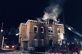 Feuerwehr Stolberg: FW-Stolberg: Dachstuhlbrand in Stolberg-Mausbach