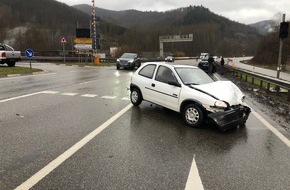 Polizeidirektion Landau: POL-PDLD: Verkehrsunfall auf B 10 - hoher Sachschaden aber keine Verletzungen