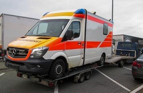 Polizeipräsidium Mittelhessen - Pressestelle Gießen: POL-GI: Überladener Anhänger mit "Rettungswagen" aus dem Verkehr gezogen+Unfallfluchten
