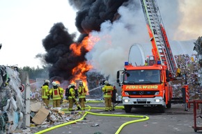 POL-STD: Großfeuer im Stader Recycling Zentrum