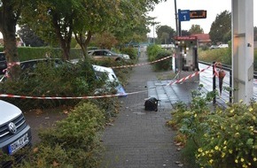 Polizeiinspektion Stade: POL-STD: Unbekannte brechen Fahrkartenautomaten am Apensener Bahnhof mit brachialer Gewalt auf - Polizei sucht Zeugen