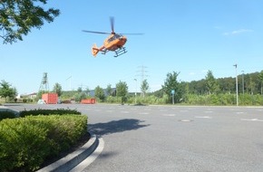 Feuerwehr Dinslaken: FW Dinslaken: Rettungshubschrauber landet auf Parkplatz der Feuerwache