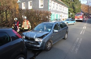 Polizei Rheinisch-Bergischer Kreis: POL-RBK: Wermelskirchen - Auffahrunfall mit Verletzten