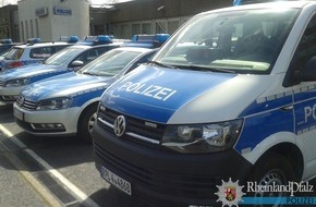 Polizeipräsidium Trier: POL-PPTR: Verfolgungsfahrt von Mariahof bis Trier-Nord endet an Ampelmasten - Zeugen gesucht
