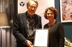 Berufsverband Deutscher Psychologinnen und Psychologen (BDP): Pressemitteilung: Goldene Ehrennadel des BDP ging an Gert Scobel