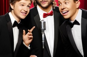 ProSieben: Splitterfasernackt! Ashton Kutcher zieht in die Zweieinhalb-Männer-WG ein: die neunte Staffel "Two and a Half Men" ab 10. Januar auf ProSieben (mit Bild)