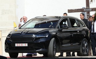 Skoda Auto Deutschland GmbH: Papst Franziskus reist bei seinem Slowakei-Besuch im ŠKODA ENYAQ iV