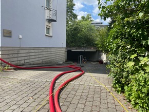 FW Konstanz: Mehrere brennende Fahrzeuge in Tiefgarage
