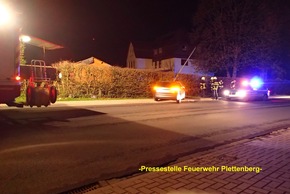 FW-PL: Zwei Alleinunfälle mit Beteiligung von stromführenden Geräten. Amtshilfe für die Polizei. Öl-spuren.