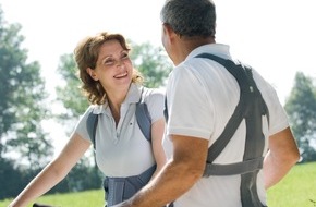 medi GmbH & Co. KG: Welt-Osteoporose-Tag am 20. Oktober / Hilft: Die Spinomed Rückenorthese (mit Bild)