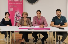 Deutsche Telekom AG: Glasfaserausbau in Niederwerrn: Zwei Gewerbegebiete und ein Rathaus
