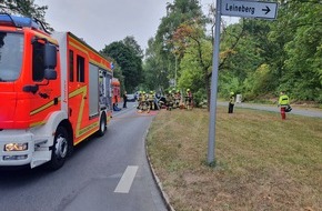 Polizeiinspektion Göttingen: POL-GÖ: (340/2022) Von Straße abgekommen und überschlagen - 64Jähriger Mercedesfahrer bei Verkehrsunfall leicht verletzt