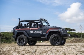 LaPresse Deutschland: Italienische Carabinieri begrüßen ihren Jeep® Wrangler