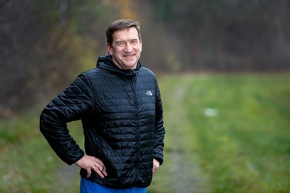 Thomas Heinzes Erfolgsgeschichte: Nach seiner Tumorerkrankung &amp; einer Muskeltransplantation trainiert er heute für den Triathlon