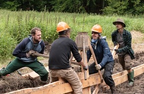 Bergwaldprojekt e.V.: Für Klima- und Artenschutz: Bergwaldprojekt-Freiwillige arbeiten im 5. Jahr für die Moorwiedervernässung im Nationalpark Jasmund / Arbeiten für UN-Dekade zur Wiederherstellung von Ökosystemen