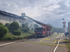 KFV-CW: Leergutautomat in Brand / Einkaufsmarkt evakuiert