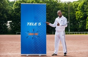 TELE 5: Hans Sarpei mitten im Fußball-Krimi! / Der Fußball-Profi coacht am 18. Mai um 19:20 Uhr auf TELE 5 den "TuS Egge Schwaney" (FOTO)