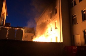 Polizeidirektion Pirmasens: POL-PDPS: Brand eines Garagendachs