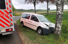 Polizeiinspektion Hildesheim: POL-HI: Erneuter Alkoholunfall im Bereich des PK Bad Salzdetfurth * ein Verletzter * PKW mit Totalschaden