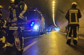 Feuerwehr Bochum: FW-BO: Verkehrsunfall im Tunnel auf der BAB 448