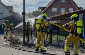 Feuerwehr Detmold: FW-DT: Heckenbrand in Pivitsheide