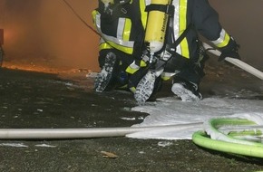 Feuerwehr Essen: FW-E: Wohnungsbrand in einem Mehrfamilienhaus, vier Personen verletzt.